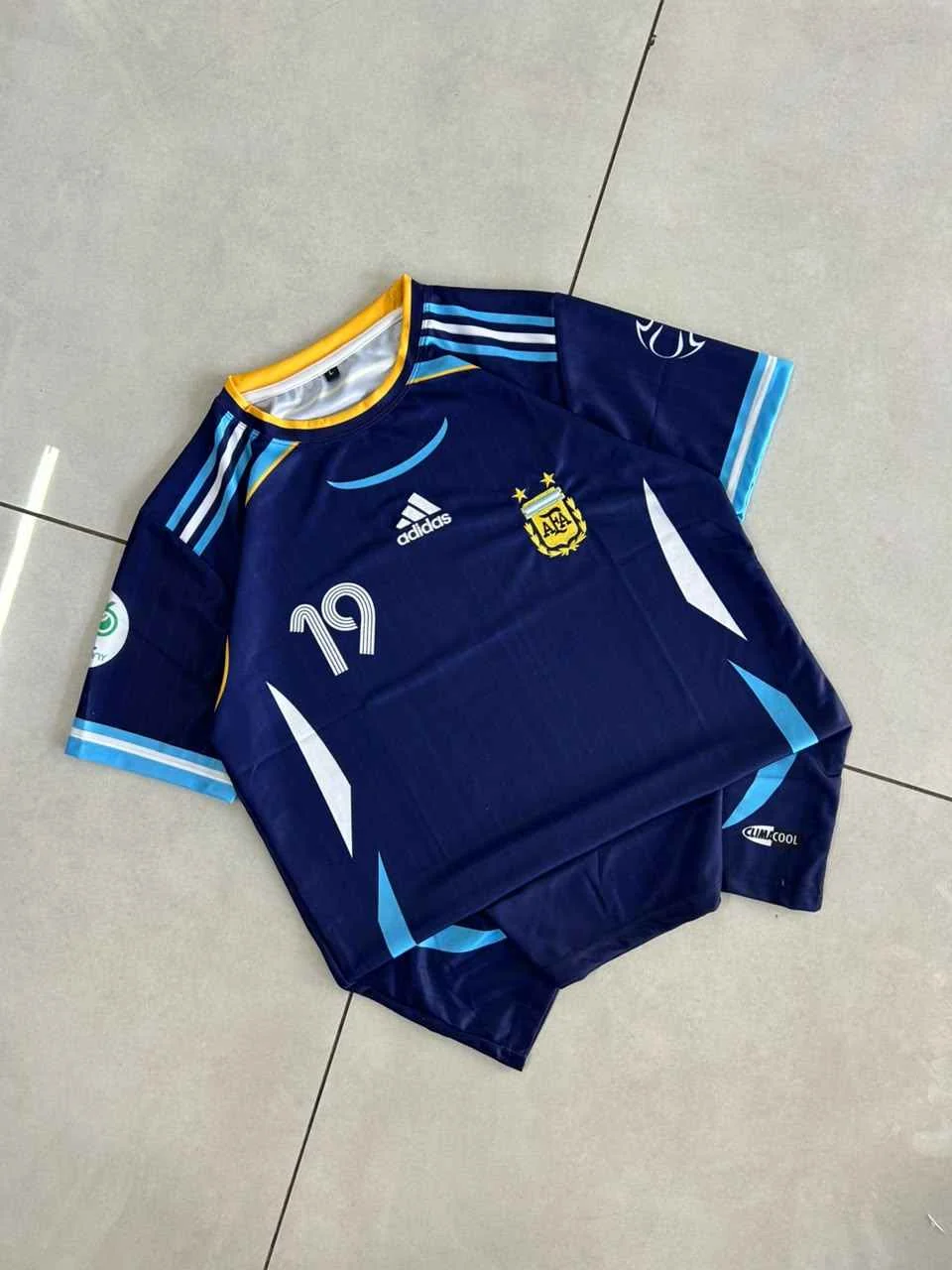 Argentina 2006 World Cup Away Retro - Messi #19 view 1