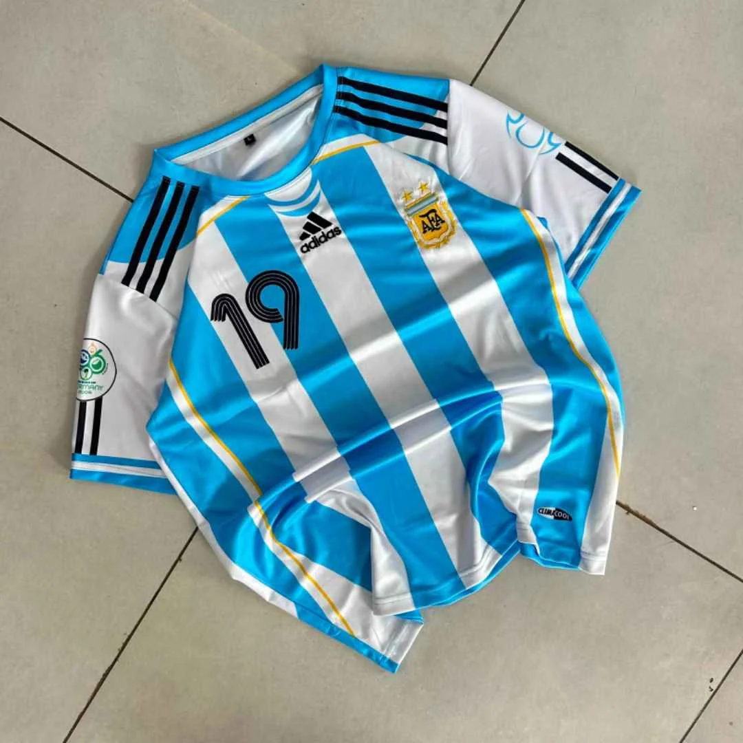 Argentina 2006 World Cup Home Retro - Messi #19 - View 1