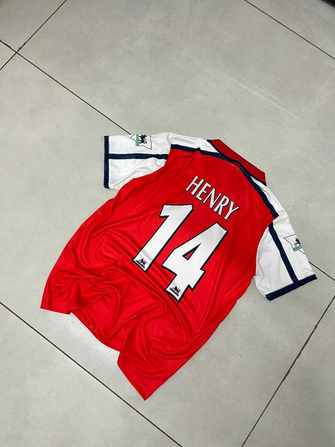 Arsenal 2000/02 Home Retro - Henry #14 preview 2