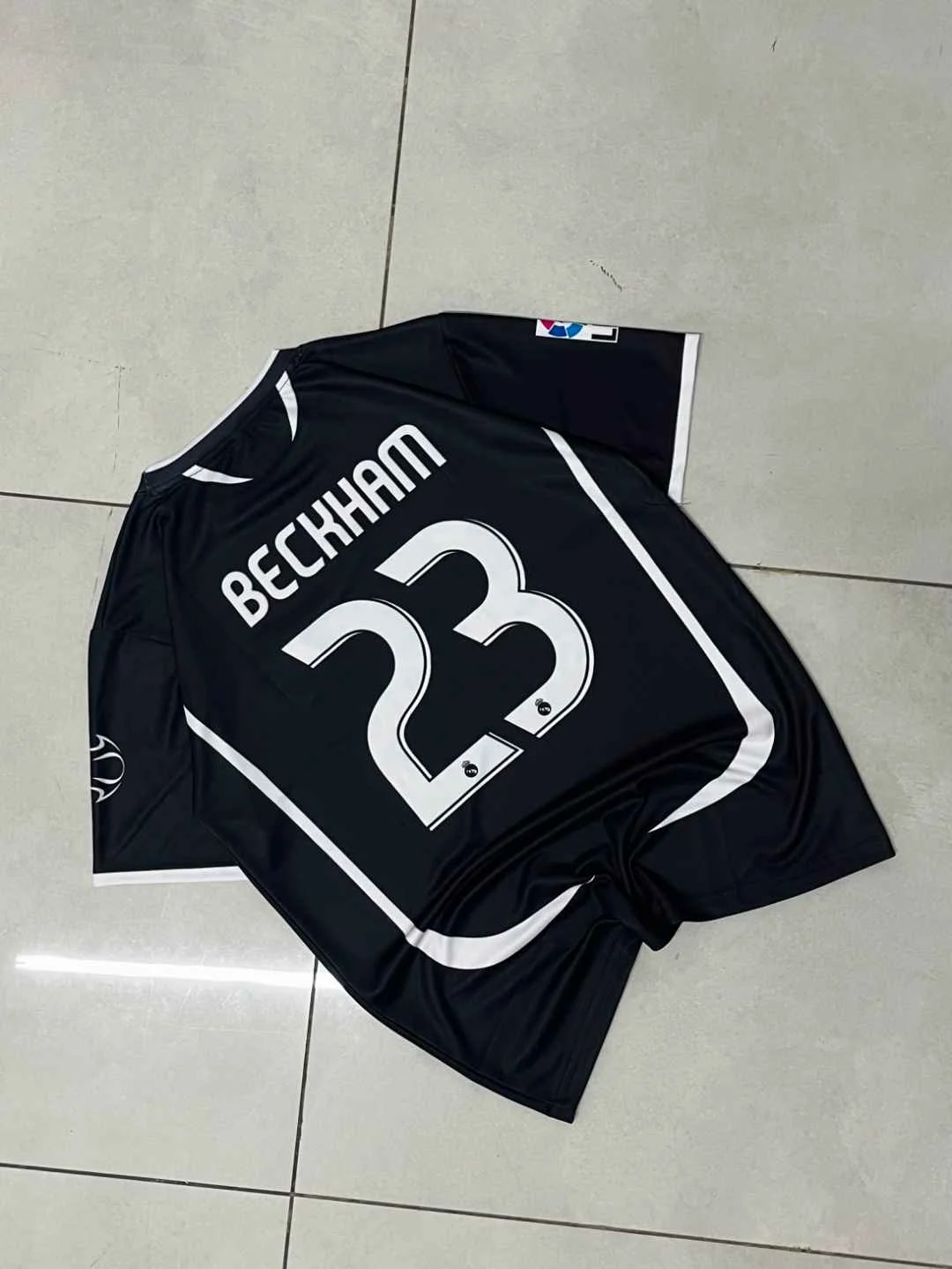 Real Madrid 2006/07 Away Retro - Beckham #23 view 2
