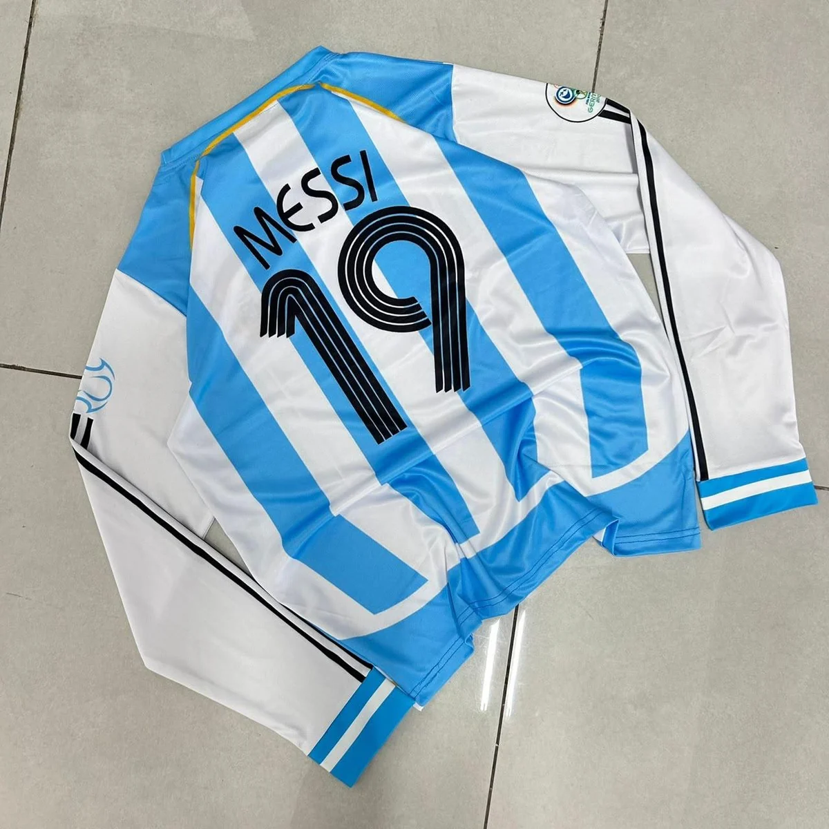 Argentina 2006 World Cup Home Retro Full Sleeve - Messi #19 view 2
