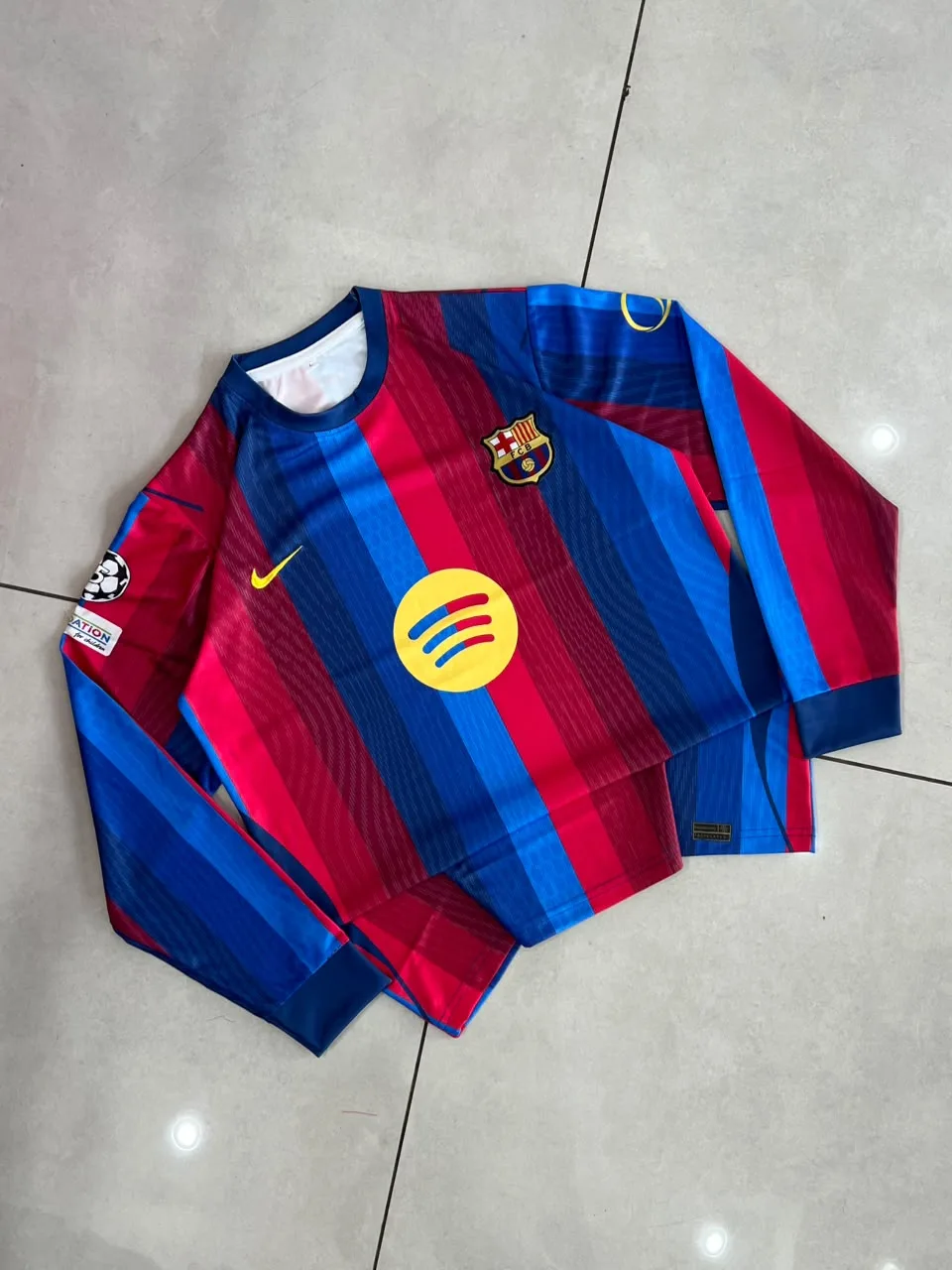 Barcelona 26/27 Home Kit Full Sleeve - Lamine Yamal #10 - View 1