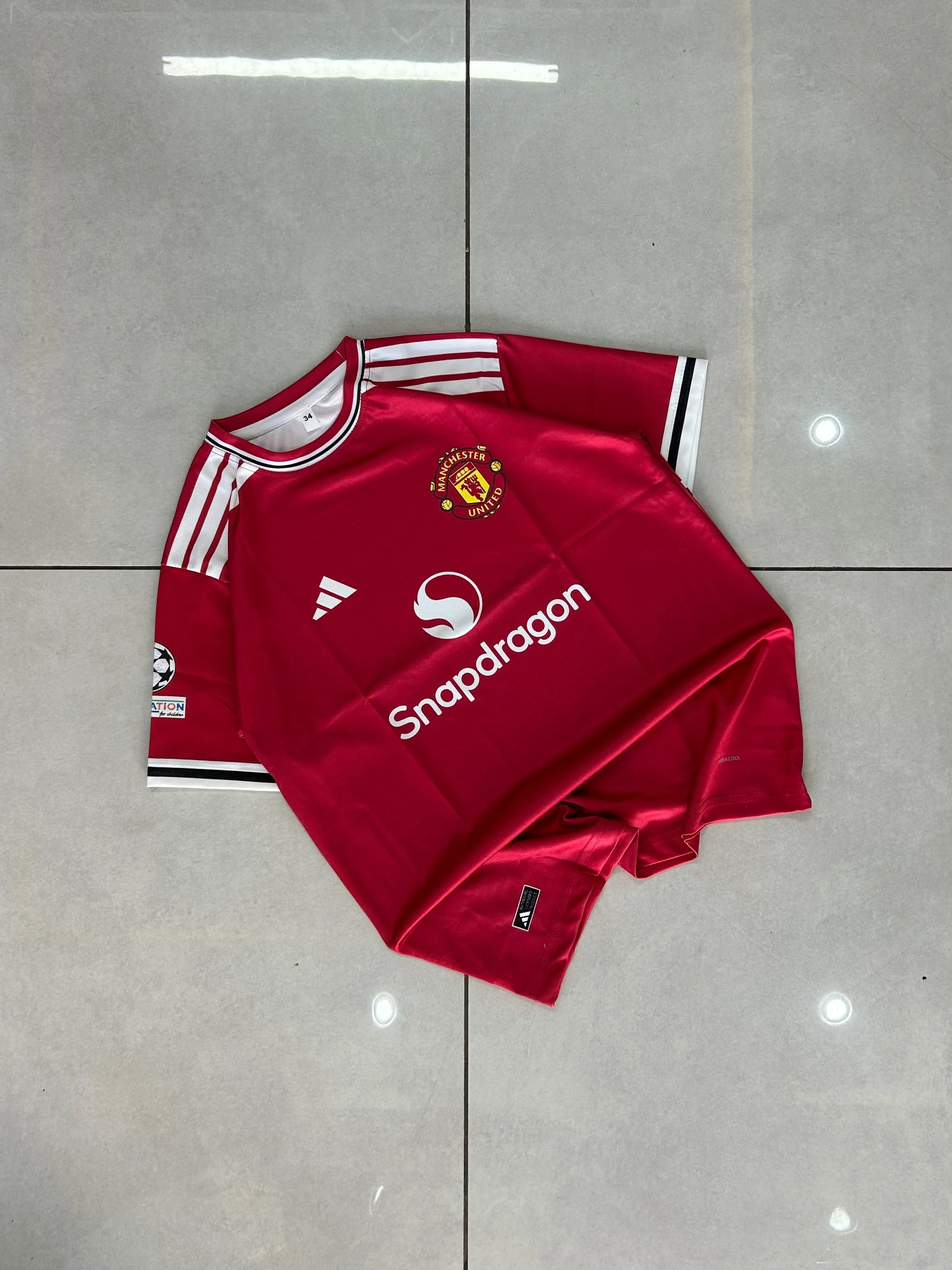 Kids - Manchester United Home Kit - B. Fernandes #8 - View 1