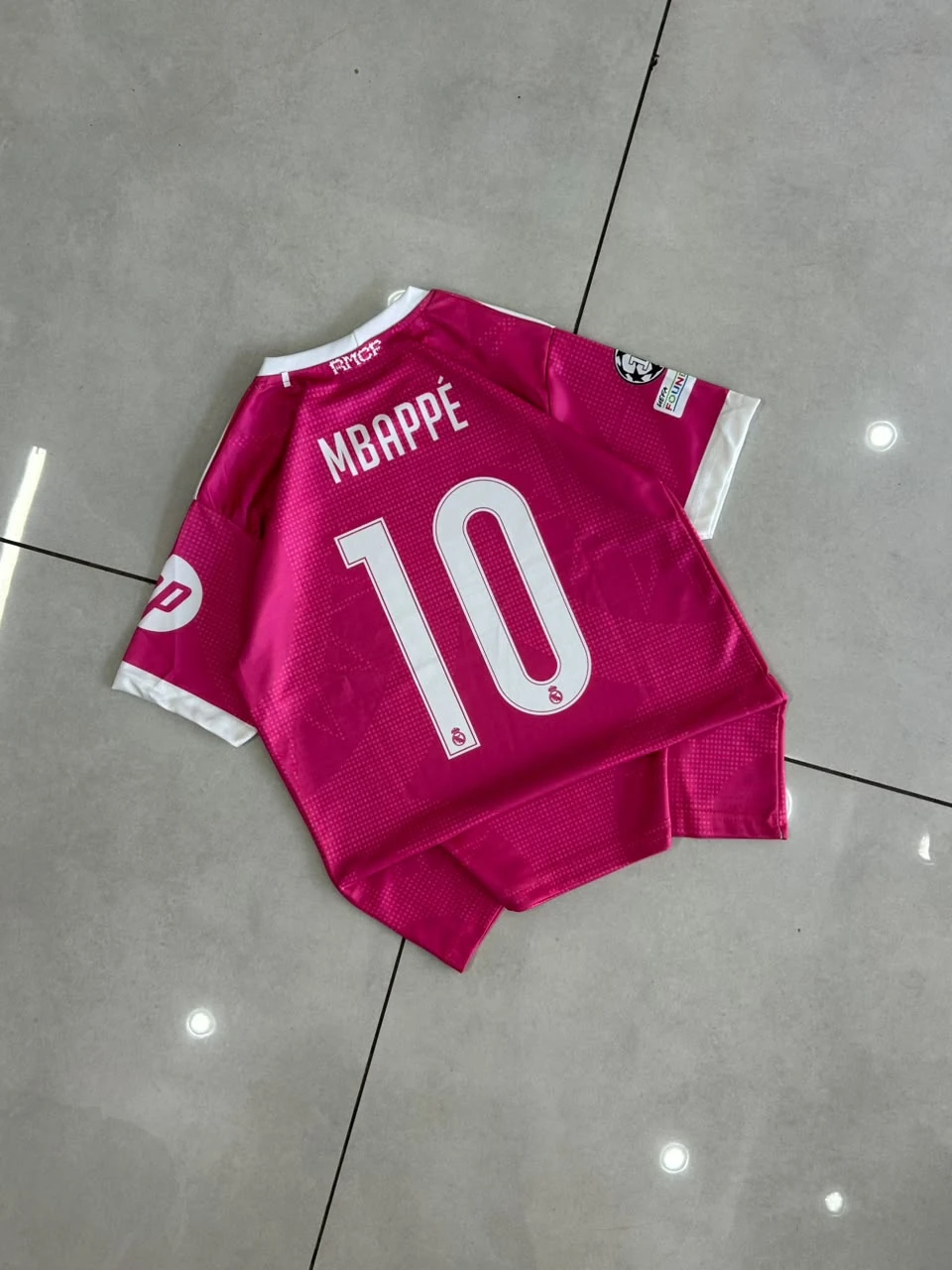 Kids - Real Madrid Away (PINK) Kit - Mbappe #10 preview 2