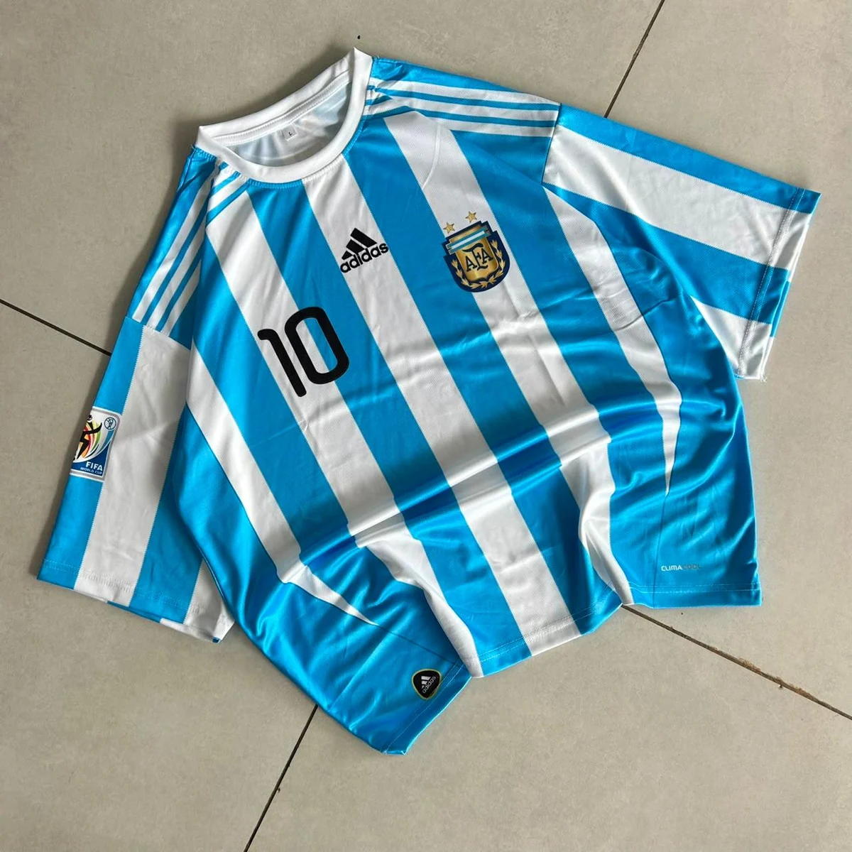 Argentina 2010 World Cup Home Retro Oversized - Messi #10 - View 1
