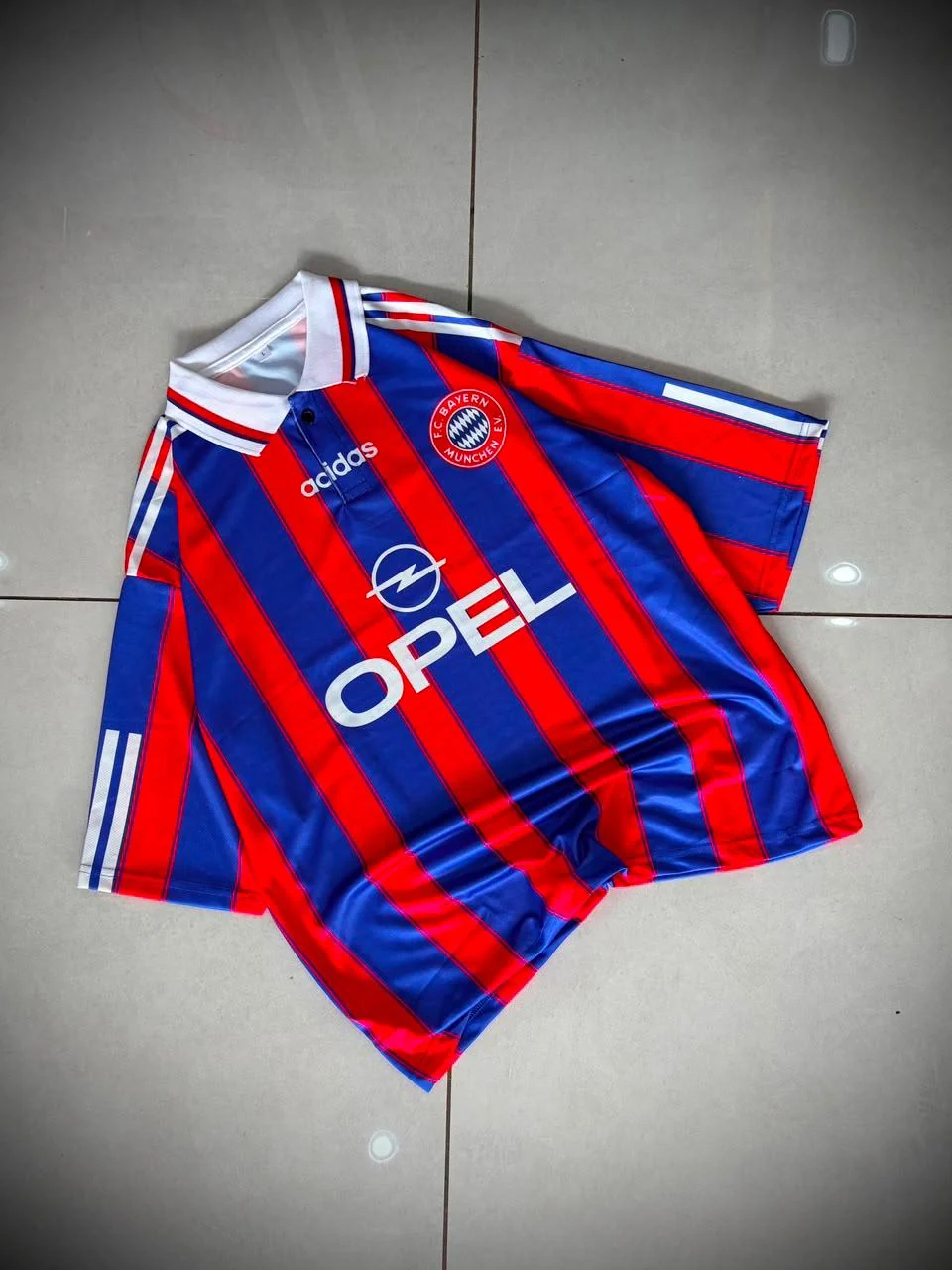 Bayern Munich 1995/97 Home Retro Oversized - Klinsmann #18 - View 1