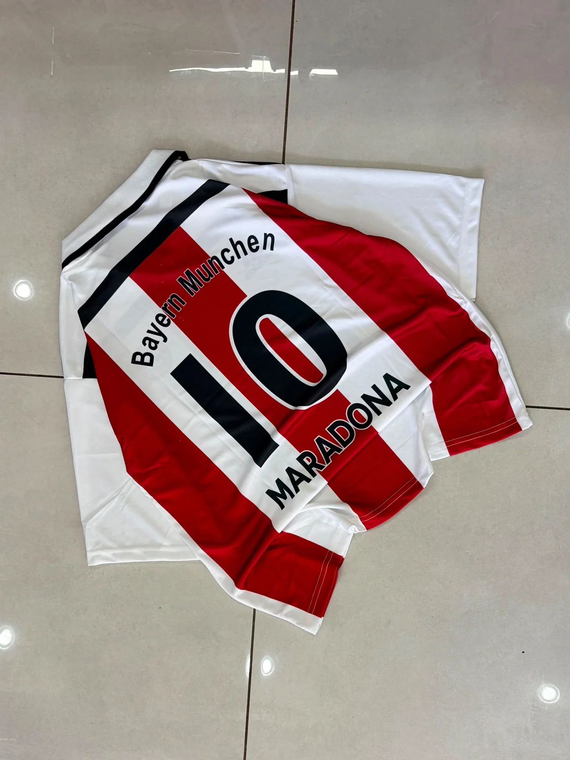 Bayern Munich 1997/99 Special Edition Oversized - Maradona #10 preview 2