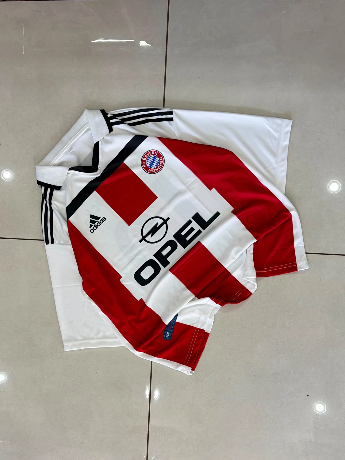 Bayern Munich 1997/99 Special Edition Oversized - Maradona #10 - View 1
