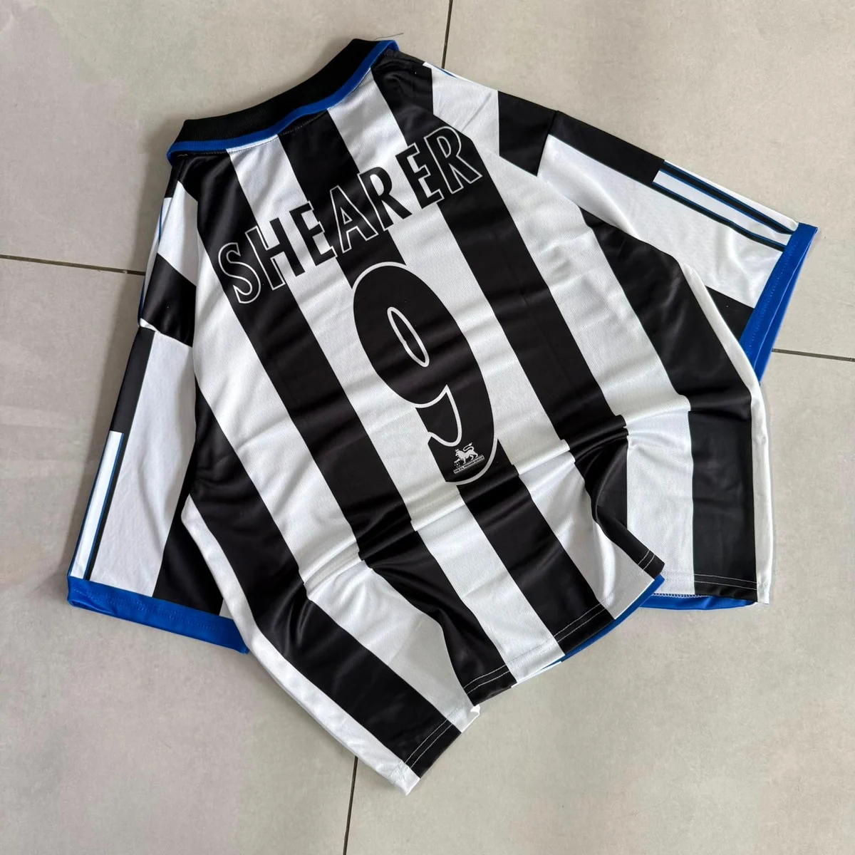 Newcastle United 1996/97 Home Retro Oversized - Shearer #9 preview 2