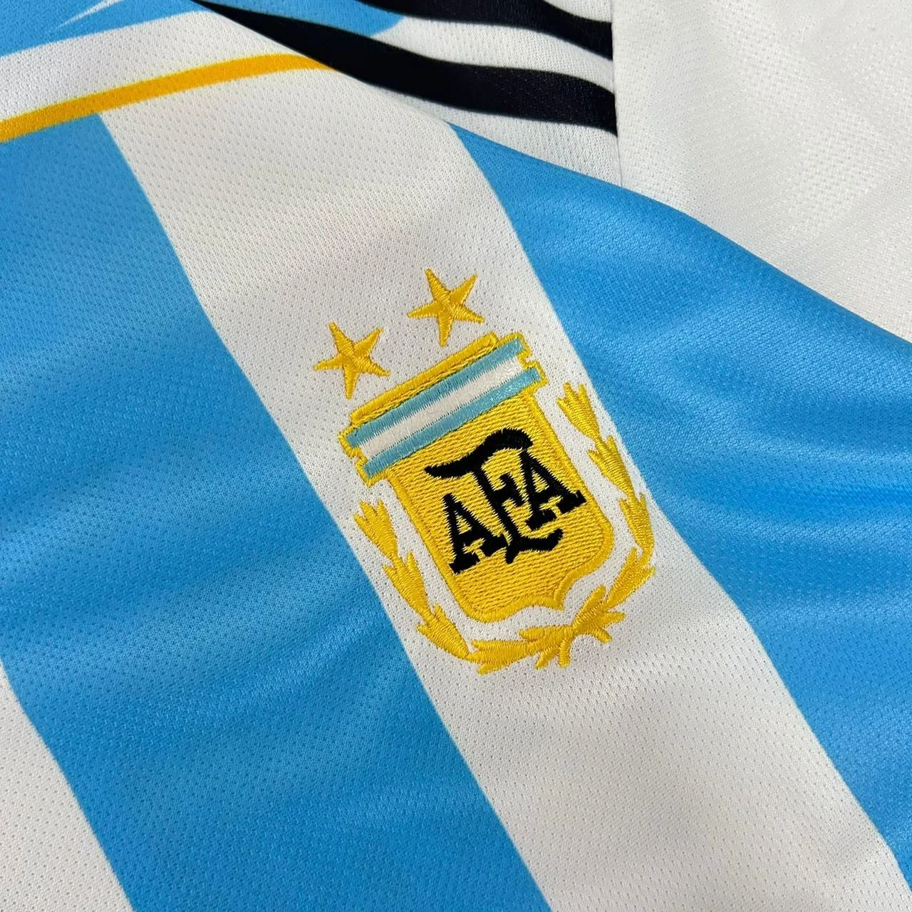 Argentina 2006 World Cup Home Retro Full Sleeve - Messi #19 view 3