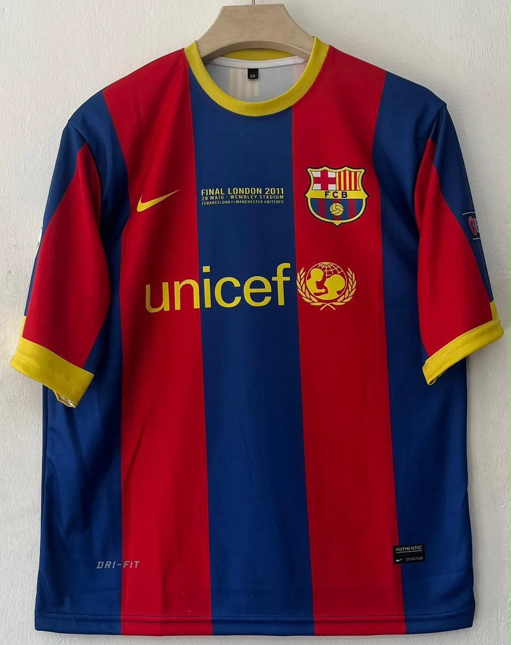 Retro - Barcelona 2010-11 Wembley Final (Unicef) - Messi #10 (Hanger Edition 2) - View 1