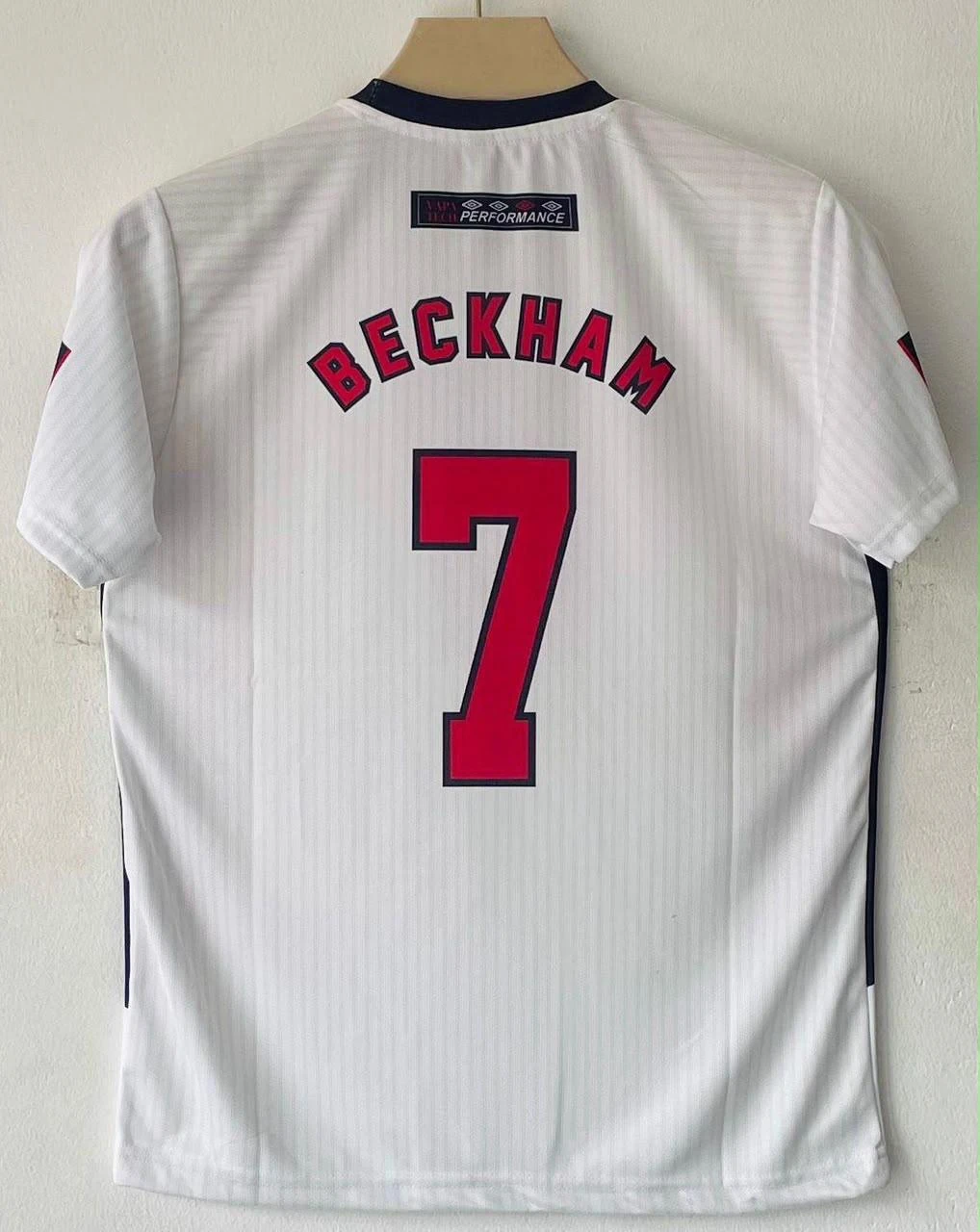 Retro - England 2004-06 Home (Hanger Edition) - Beckham #7 view 2