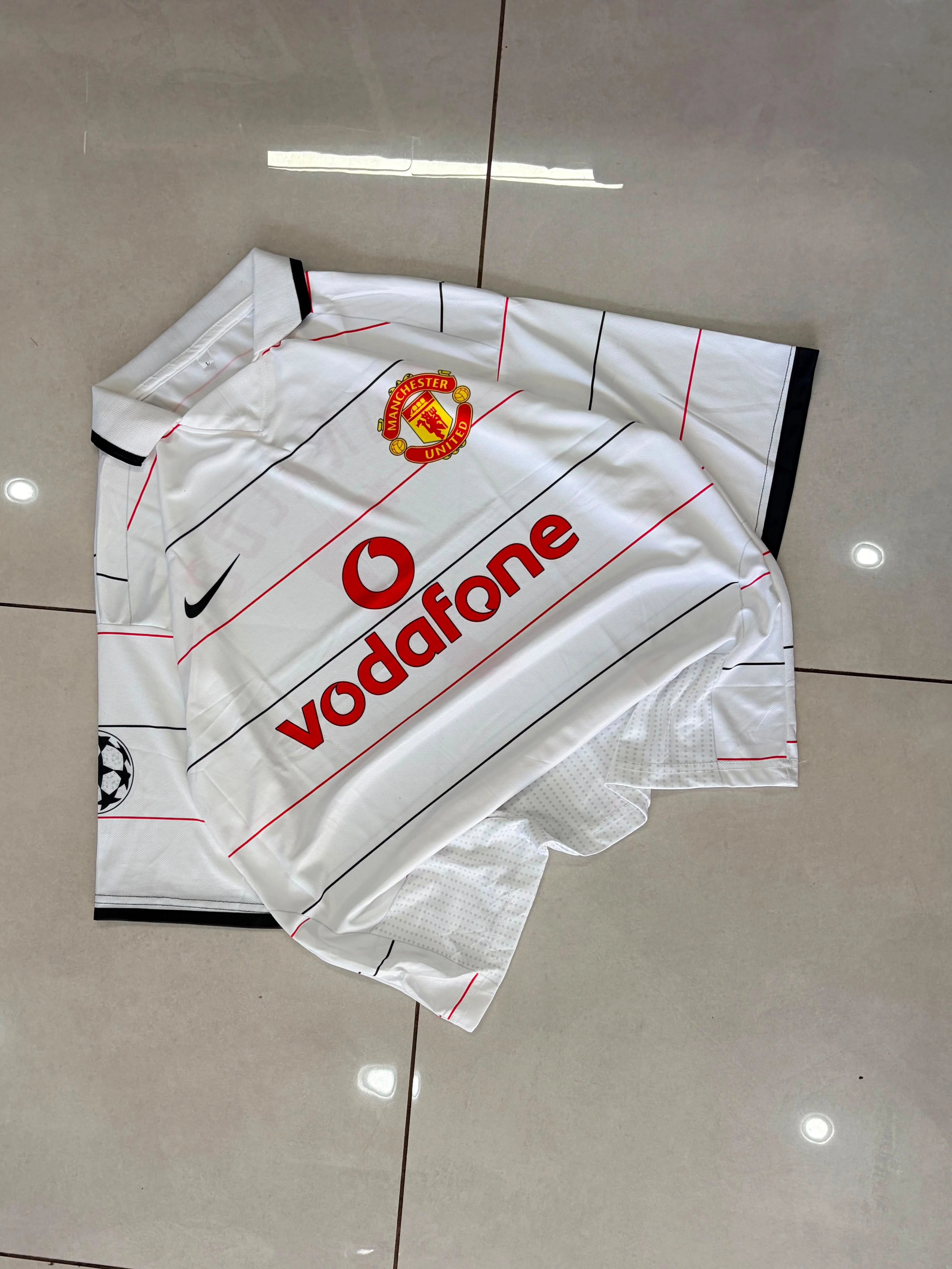 Retro - Manchester United 2002-04 Away (White Vodafone) preview 2
