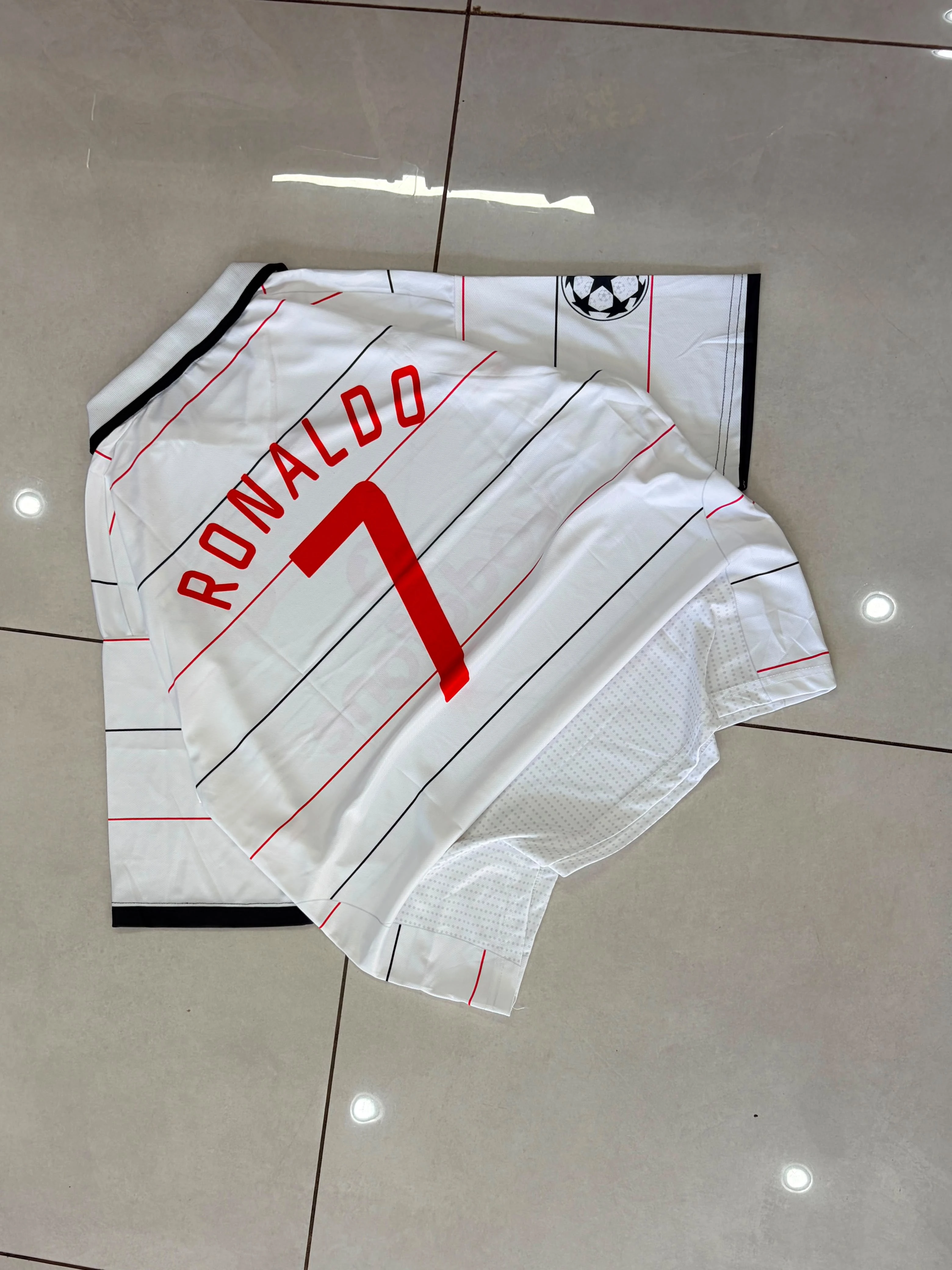 Retro - Manchester United 2002-04 Away (White Vodafone) - View 1