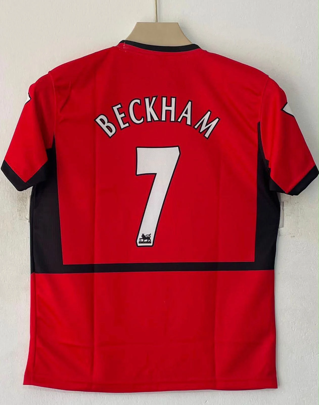 Retro - Manchester United 2002-04 Vodafone Home (Red) - Beckham #7 preview 2