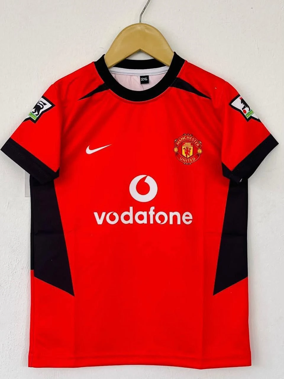 Retro - Manchester United 2002-04 Vodafone Home (Red) - Beckham #7 (Variant) - View 1
