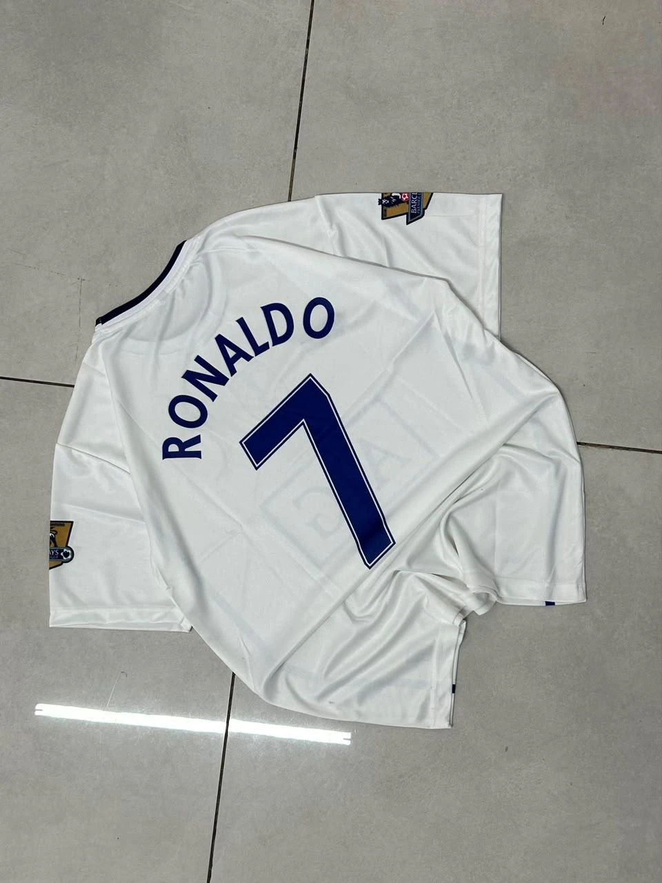 Retro - Manchester United 2007-08 Away (White AIG) - Ronaldo #7 preview 2