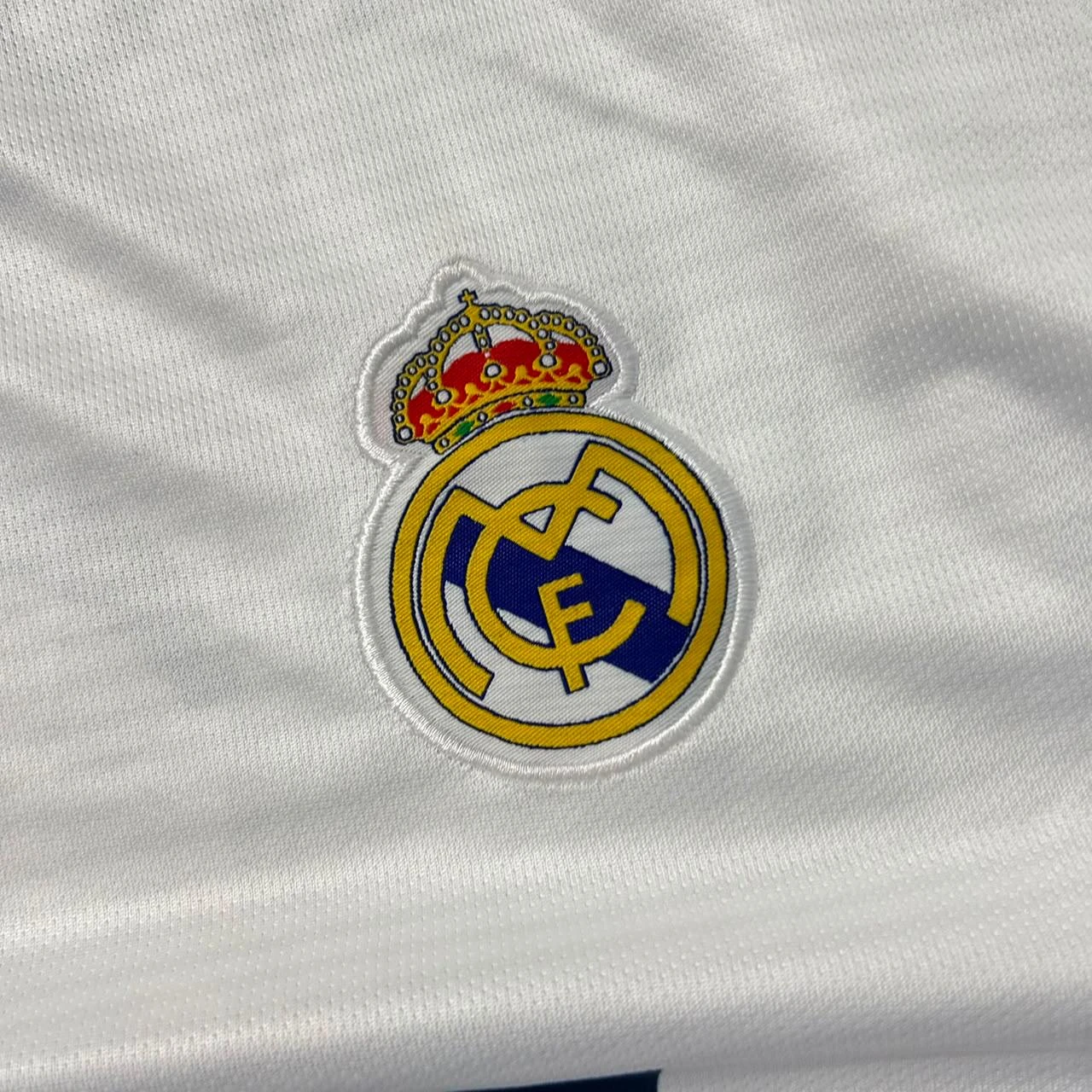 Retro - Real Madrid 1999-2000 Home (White Teka Gold Trim) - R. Carlos #3 preview 3
