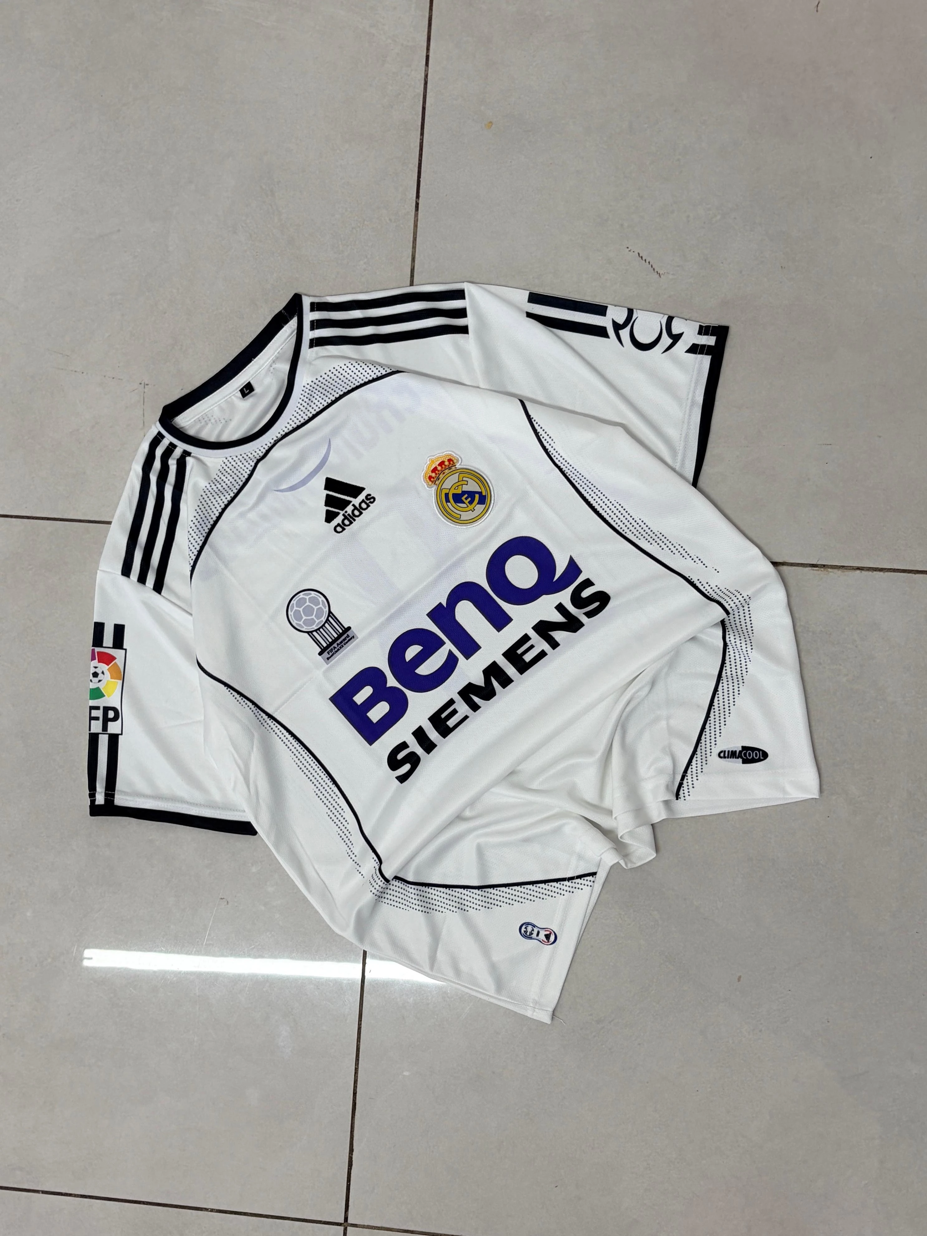 Retro - Real Madrid 2006-07 Home (White BenQ Siemens) - Sergio Ramos #4 - View 1