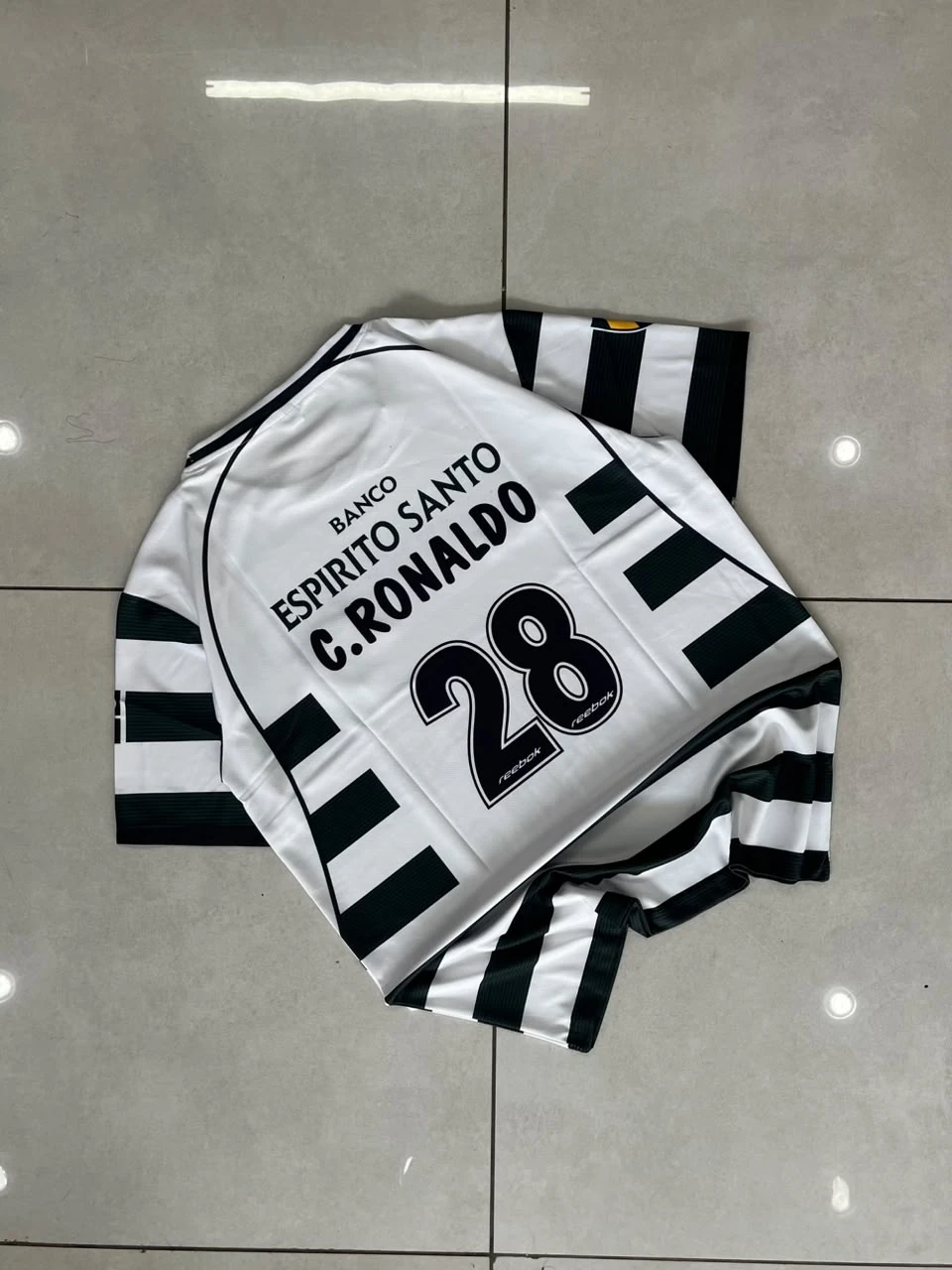 Retro - Sporting CP 2002-03 Home - C. Ronaldo #28 preview 2