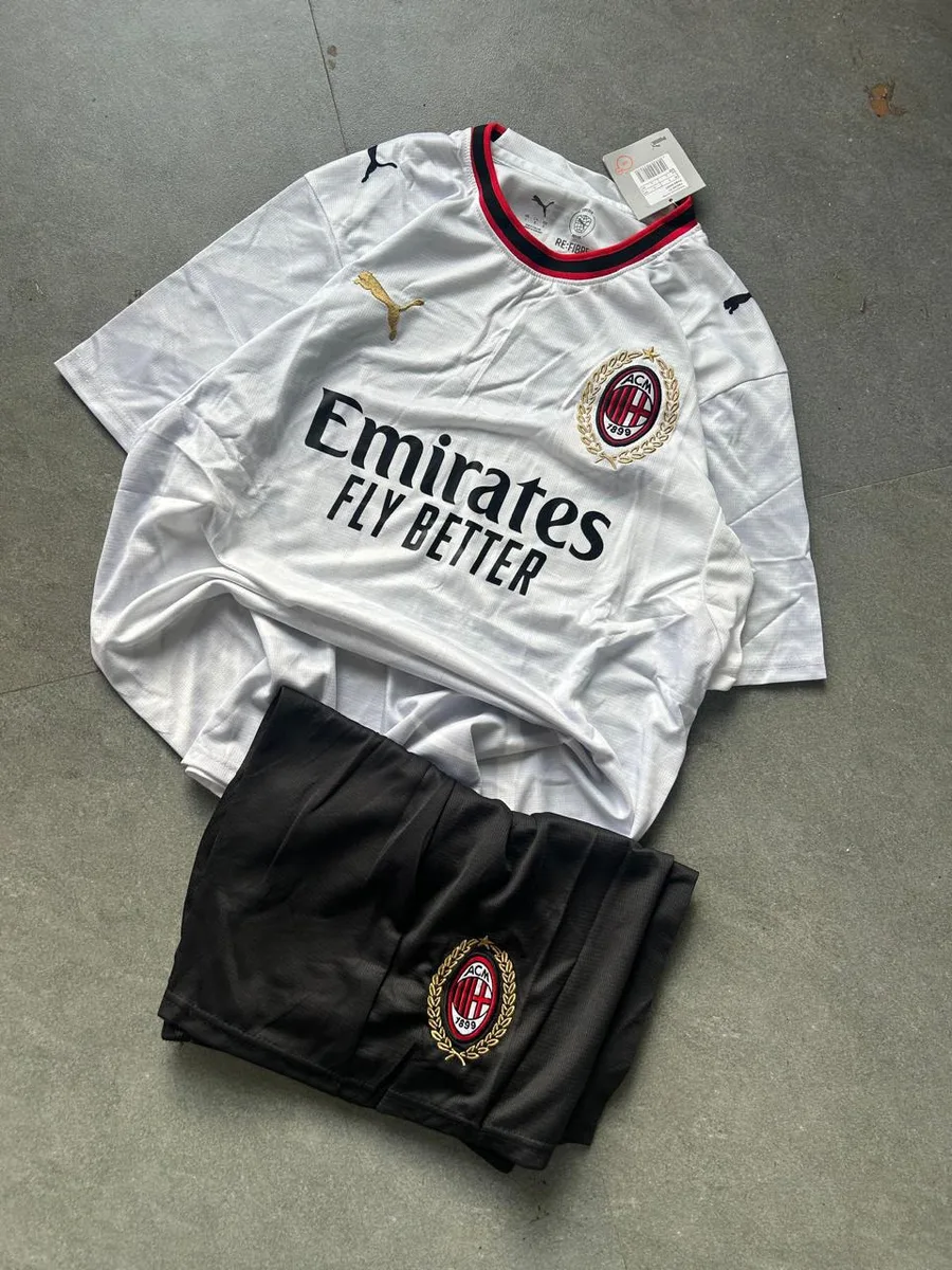 AC Milan 26/27 Away Full Kit Set (Jersey + Shorts) - View 1