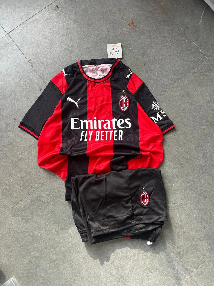 AC Milan 26/27 Home Rossoneri Full Kit Set (Jersey + Shorts) - View 1