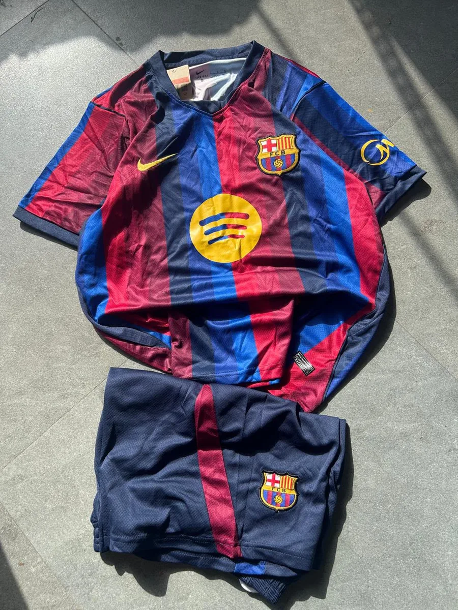FC Barcelona 26/27 Home Full Kit Set (Jersey + Shorts) - View 1