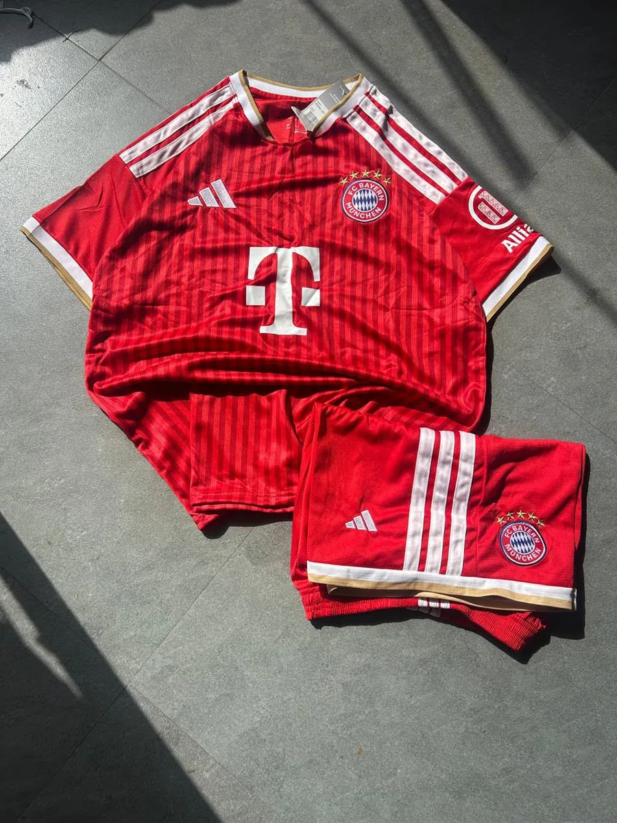 Bayern Munich 26/27 Home Full Kit Set (Jersey + Shorts) - View 1