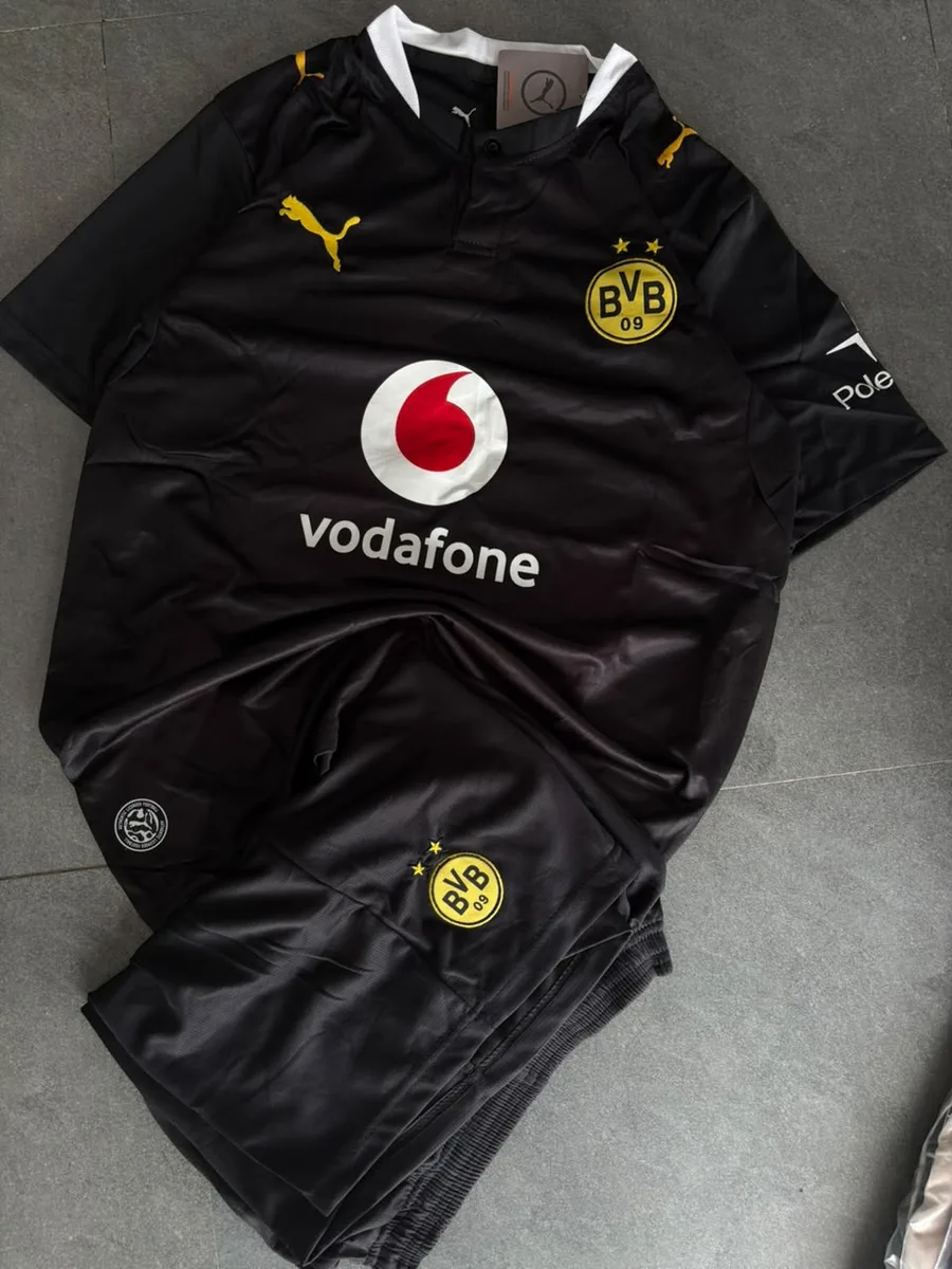 Borussia Dortmund Blackout Special Edition Full Kit Set (Jersey + Shorts) - View 1