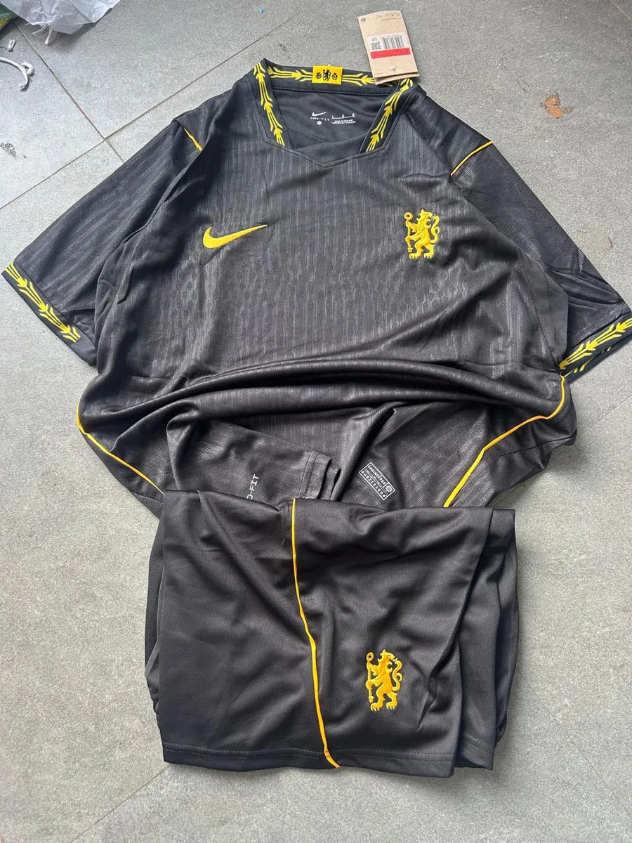 Chelsea 26/27 Anthracite Lion Full Kit Set (Jersey + Shorts) - View 1