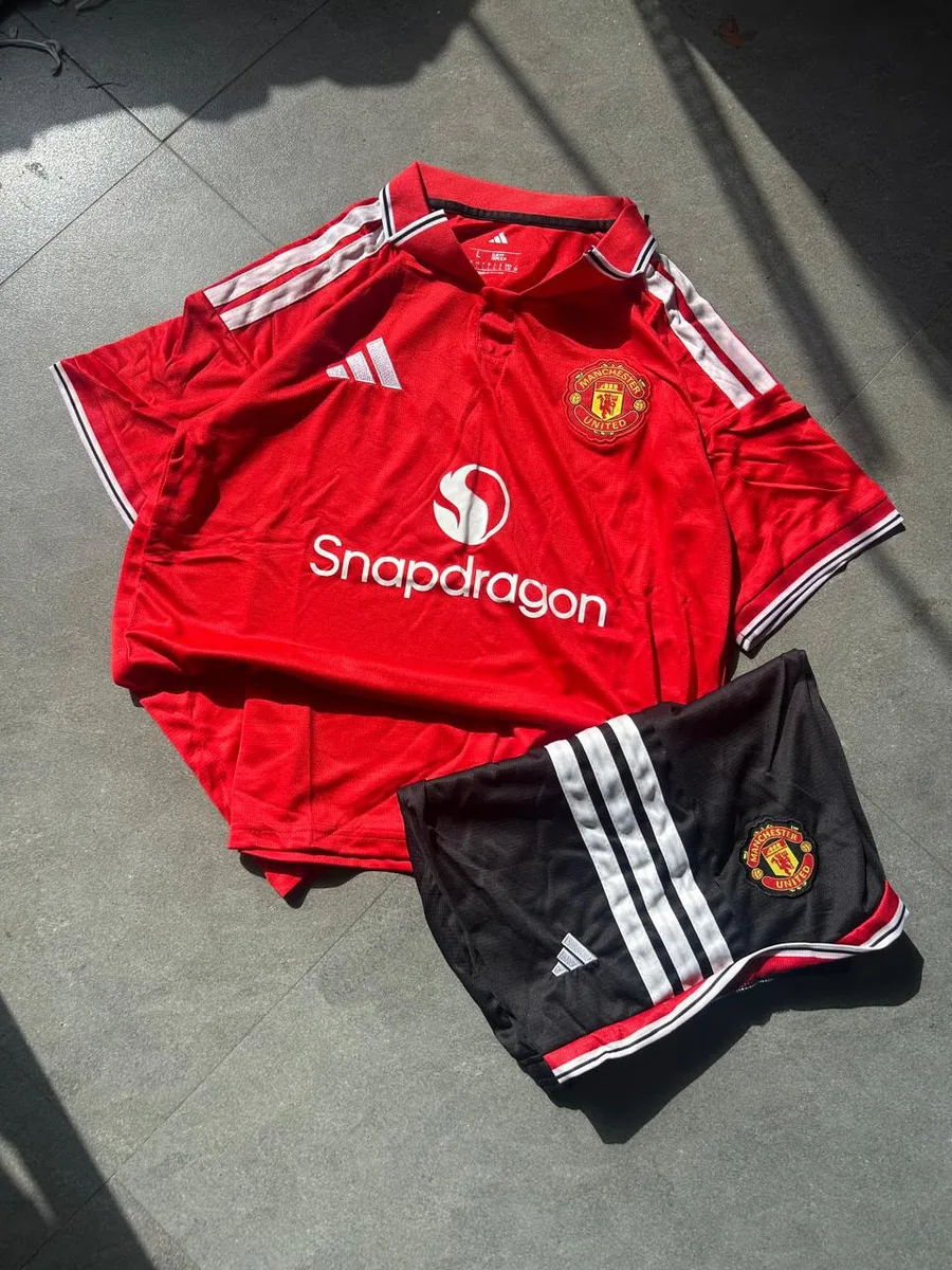 Manchester United 26/27 Home Full Kit Set (Jersey + Shorts) - View 1