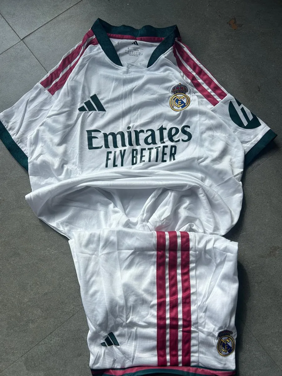 Real Madrid 26/27 Home Full Kit Set (Jersey + Shorts) - View 1