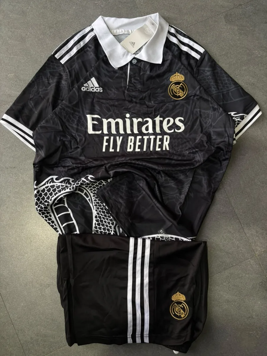 Retro - Real Madrid 2014-15 Yohji Yamamoto Dragon Full Kit Set (Jersey + Shorts) - View 1